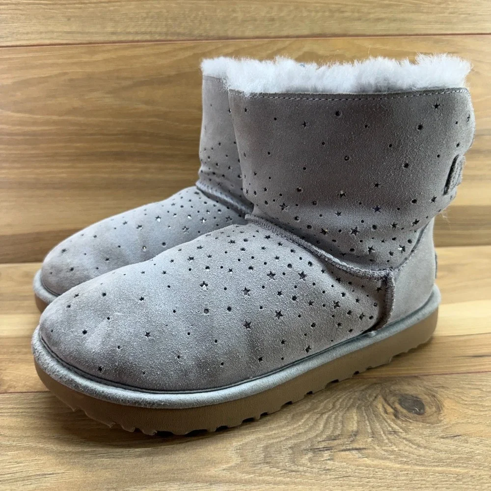 UGG Stargirl Bailey Short Boots Womens 7 Gray Suede Shearling Fur Lined